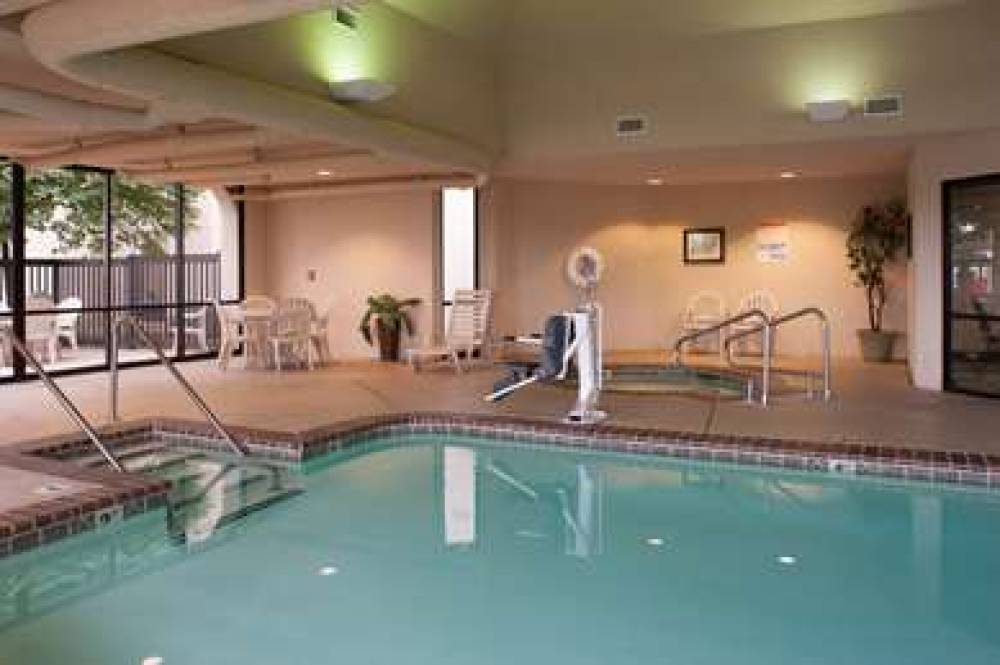 HAMPTON INN TULSA-SAND SPRINGS 8