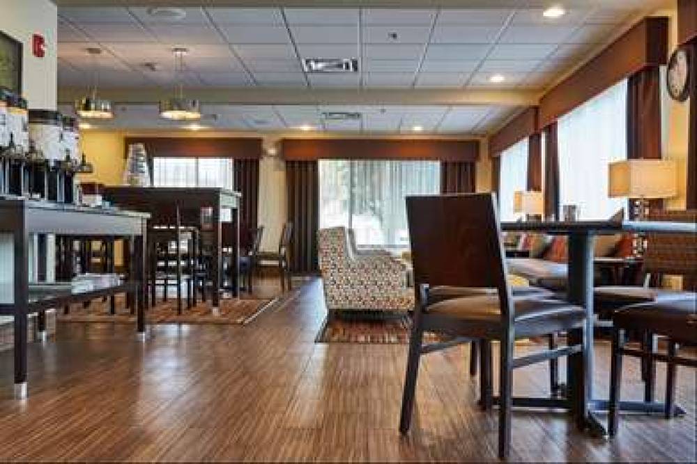 Hampton Inn Uniontown 6