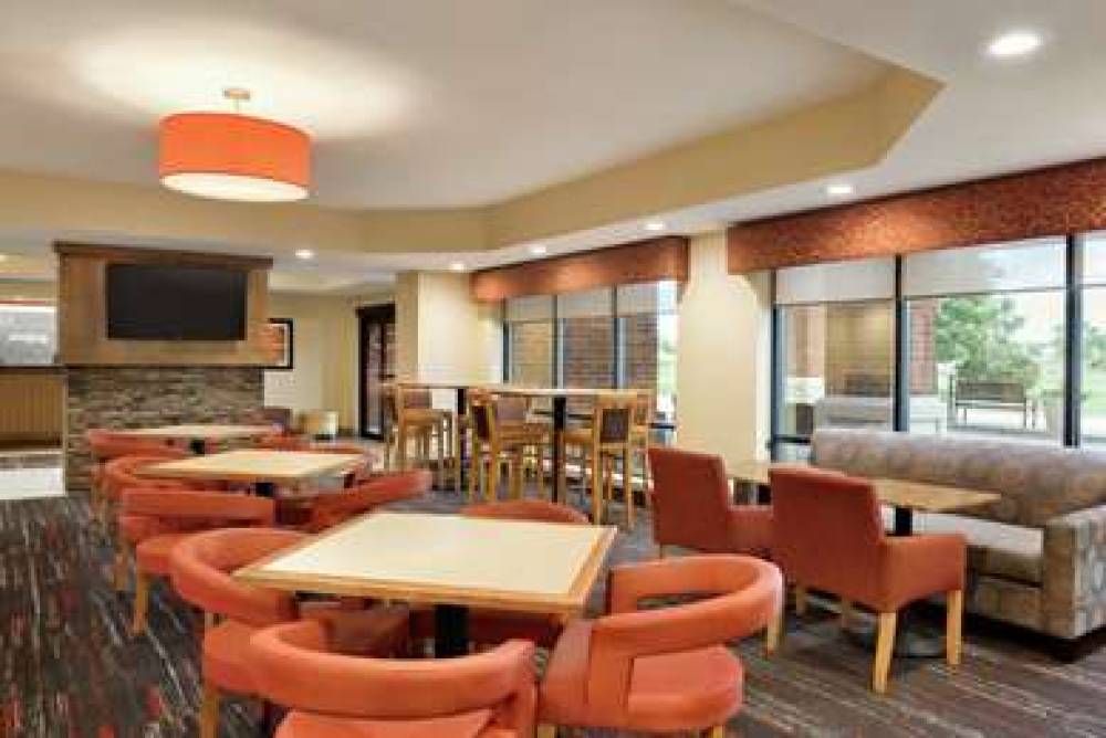 Hampton Inn West Des Moines Lake Drive 5