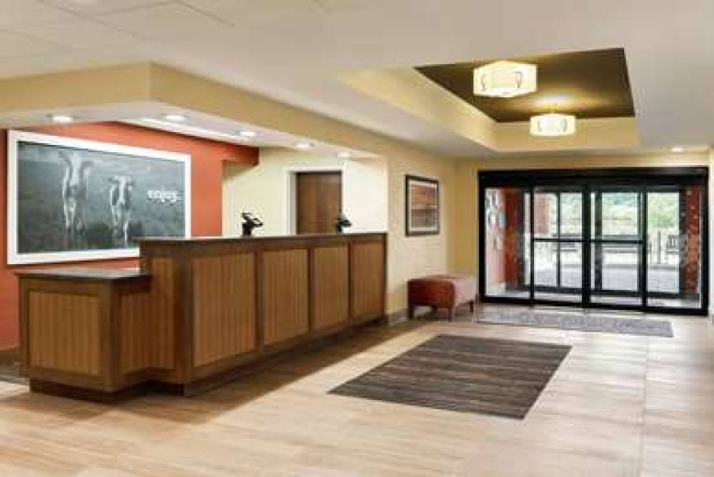 Hampton Inn West Des Moines Lake Drive 6