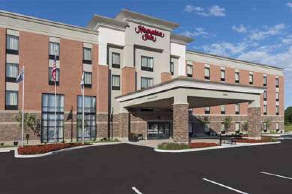 HAMPTON INN WESTFIELD 4