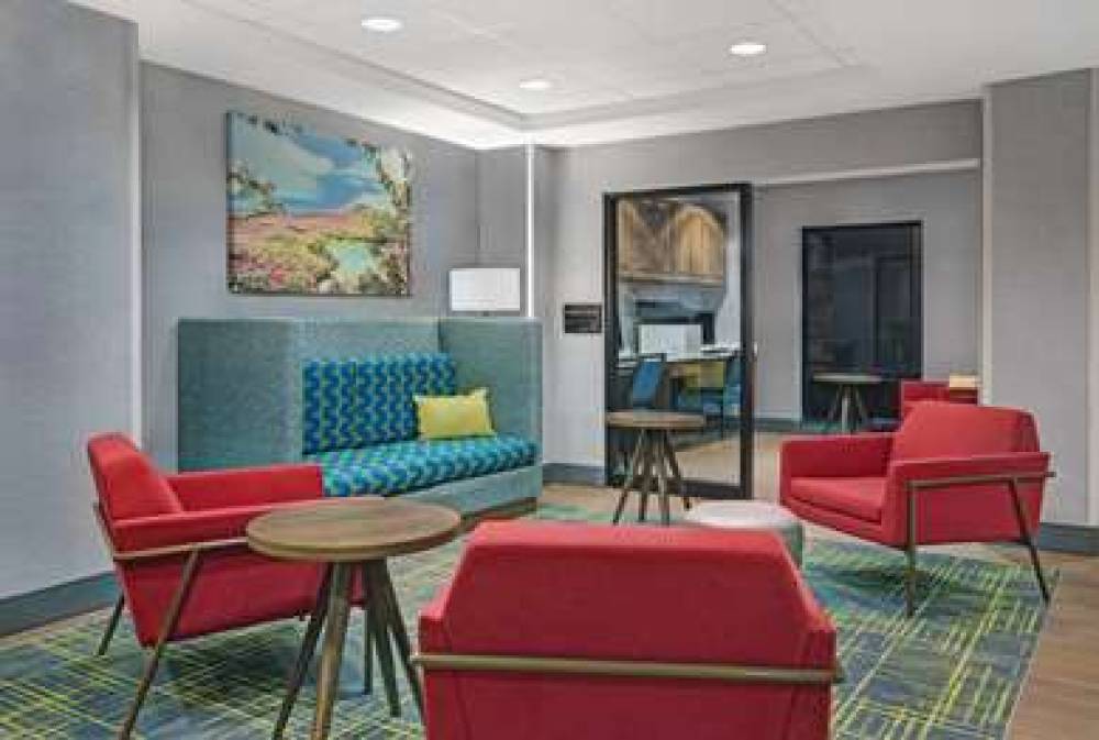 HAMPTON INN WESTFIELD 6