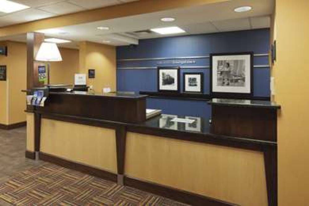 Hampton Inn Youngstown North 8