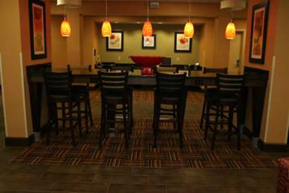 Hampton Inn Youngstown North 9