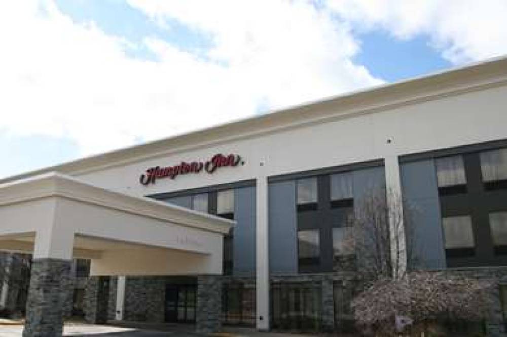 Hampton Inn Youngstown North 3