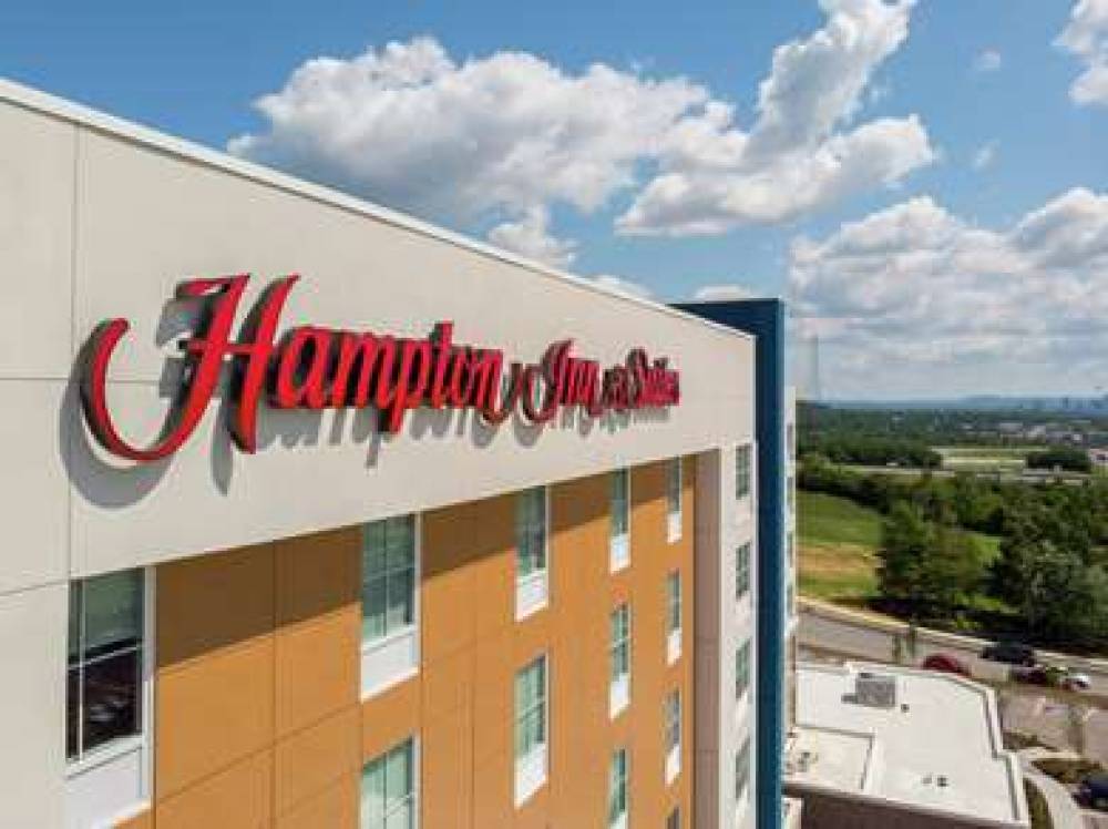 Hampton Nashville Skyline