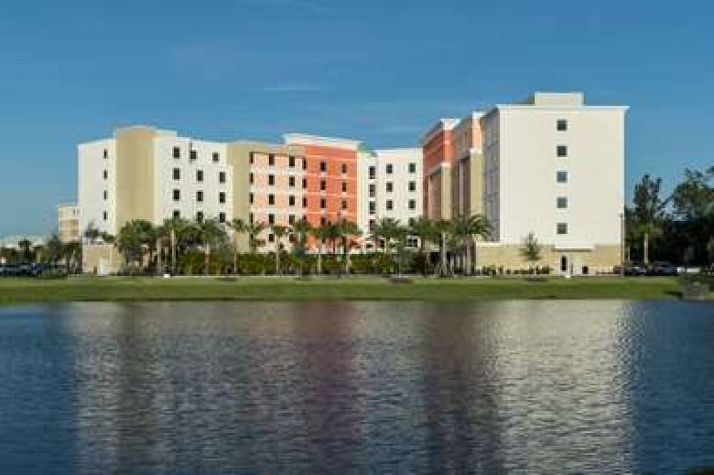 HAMTON INN AND SUITES CAPE CANAVERA 5