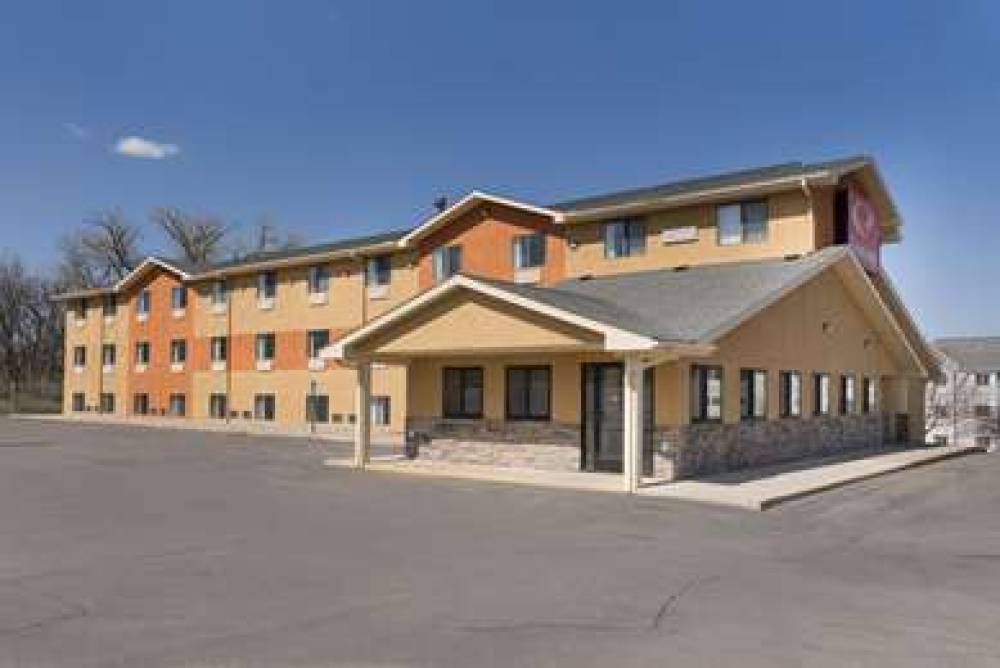 HARMONY INN AND SUITES NEW ULM 2