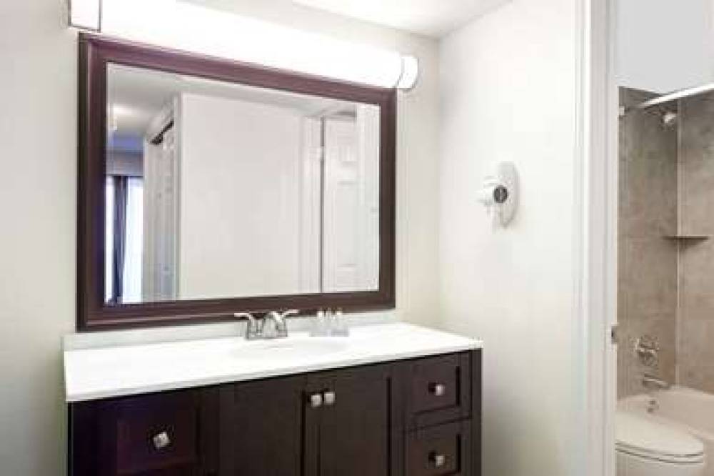 Hawthorn Suites By Wyndham Dallas Love Field Airport 8