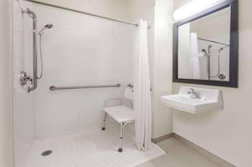 Hawthorn Suites By Wyndham Irving DFW South 6