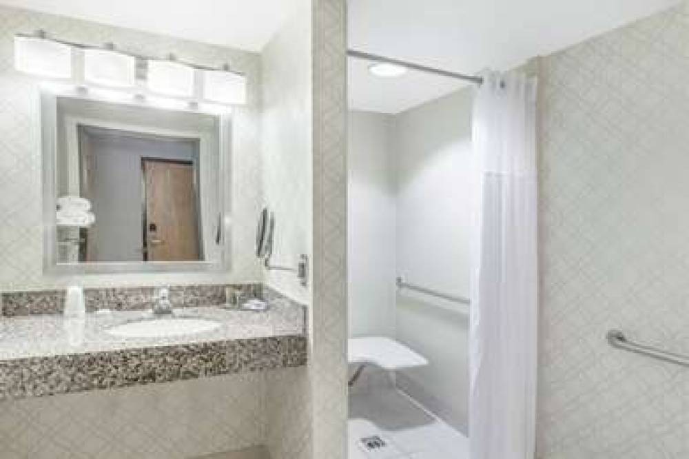 Hawthorn Suites By Wyndham Livermore Wine Country 9