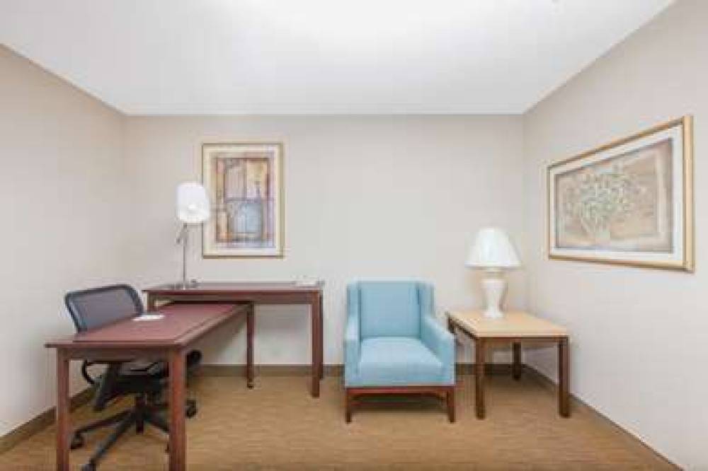 Hawthorn Suites By Wyndham Midwest City Tinker AFB 7