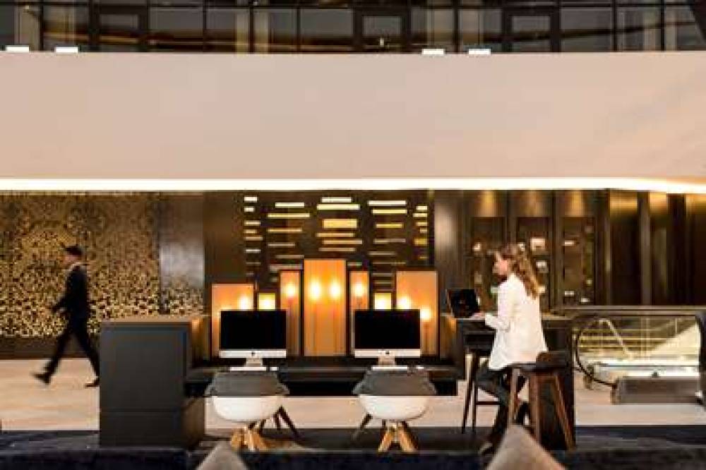 HILTON AMSTERDAM AIRPORT SCHIPHOL 6