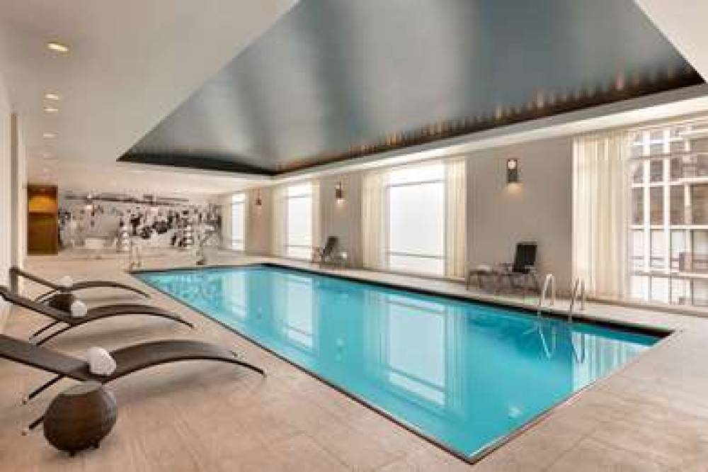 Hilton Chicago/Magnificent Mile Suites 8