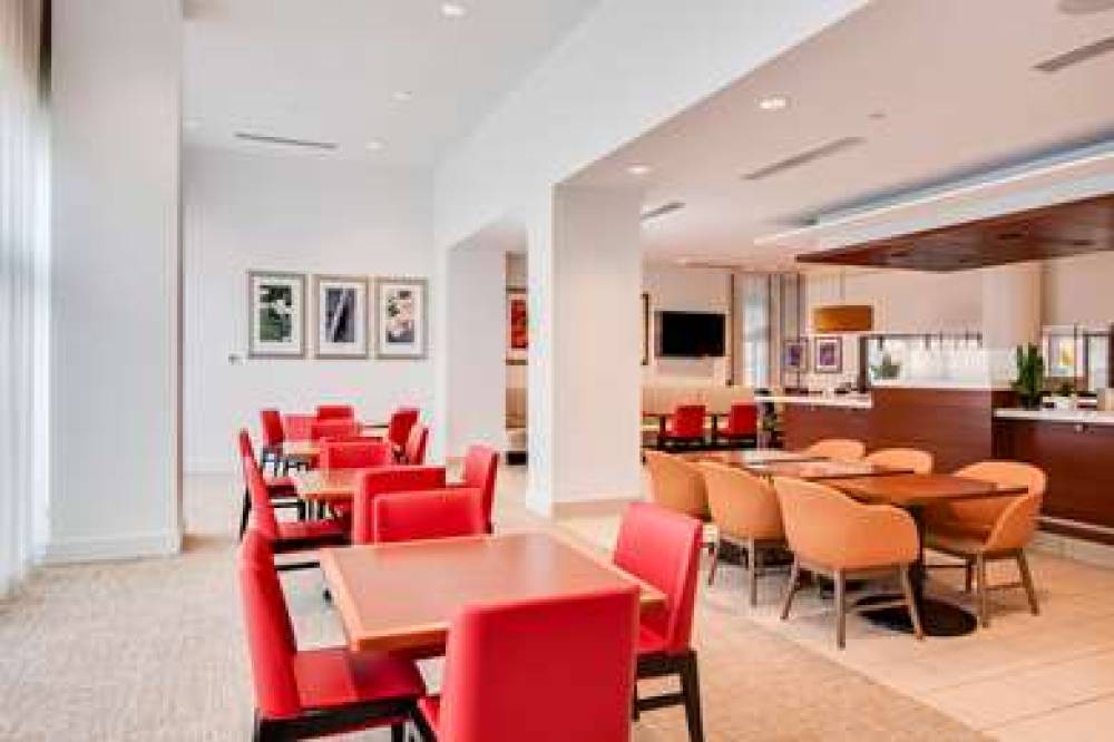 Hilton Garden Inn Alexandria Old Town National Ha 7