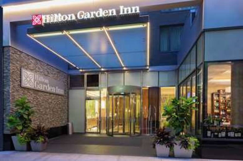 Hilton Garden Inn Central Park South 2