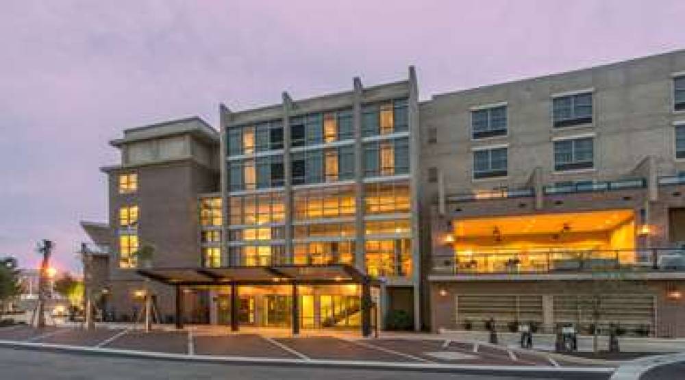 Hilton Garden Inn Charleston Waterfront/Downtown 3