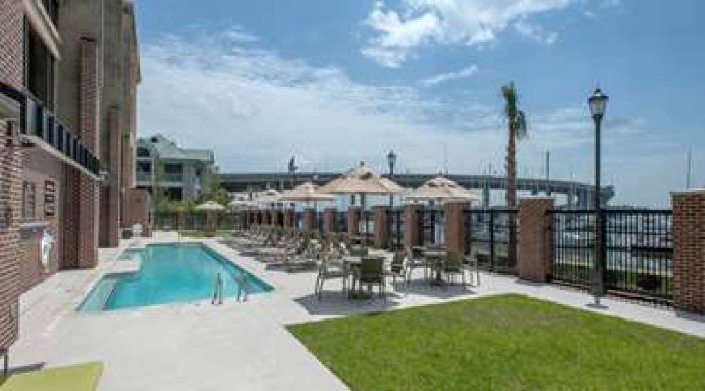 Hilton Garden Inn Charleston Waterfront/Downtown 9