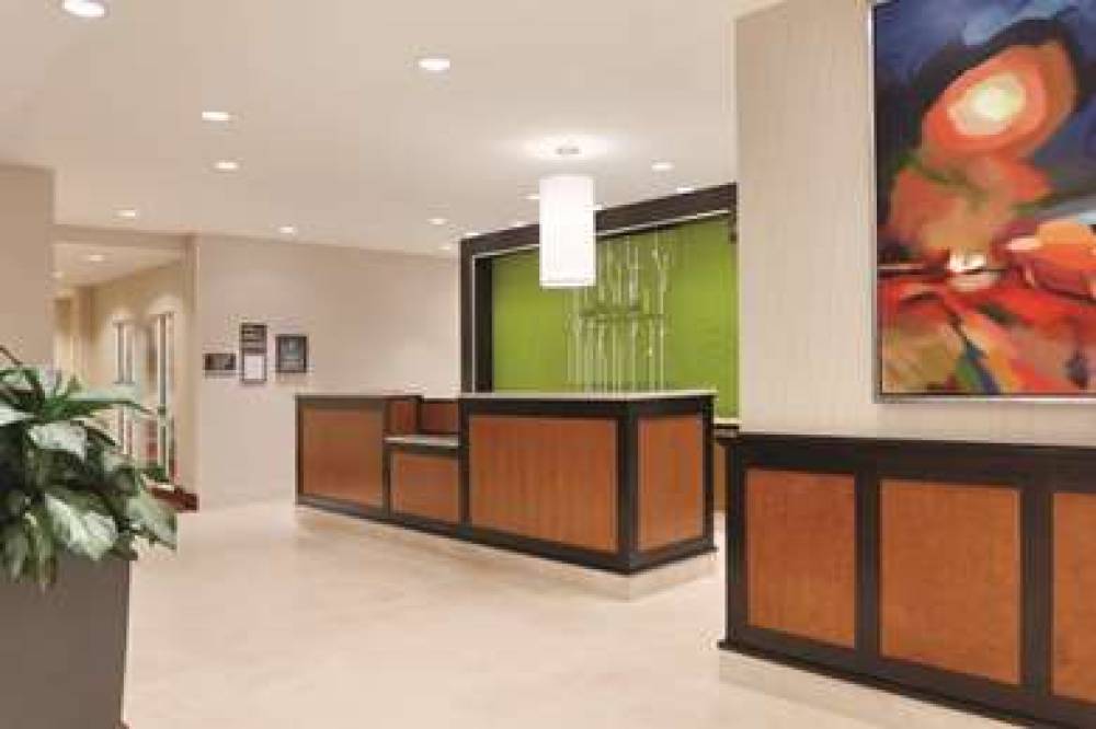 Hilton Garden Inn Falls Church 9