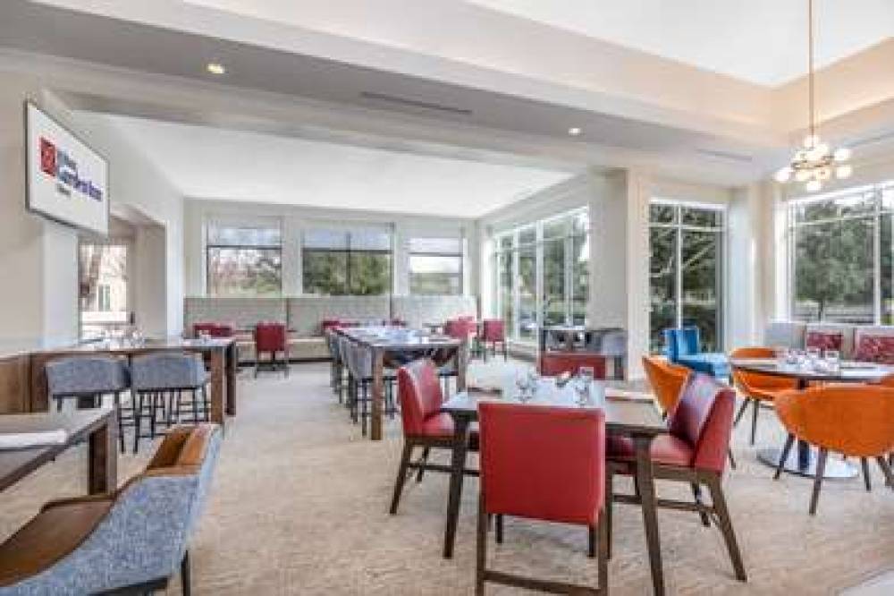 Hilton Garden Inn Gilroy 10