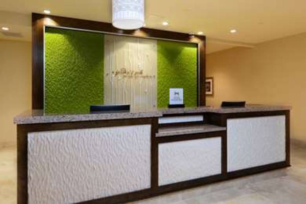 HILTON GARDEN INN GREENSBORO AIRPOR 4