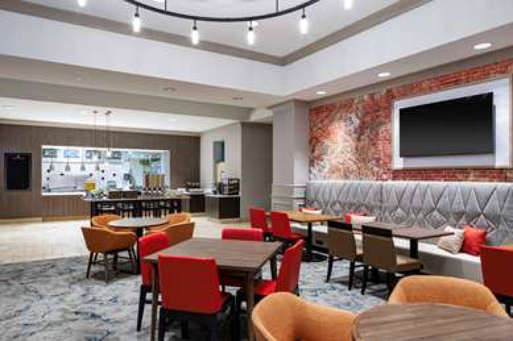 Hilton Garden Inn Omaha Downtown/Old Market Area 10