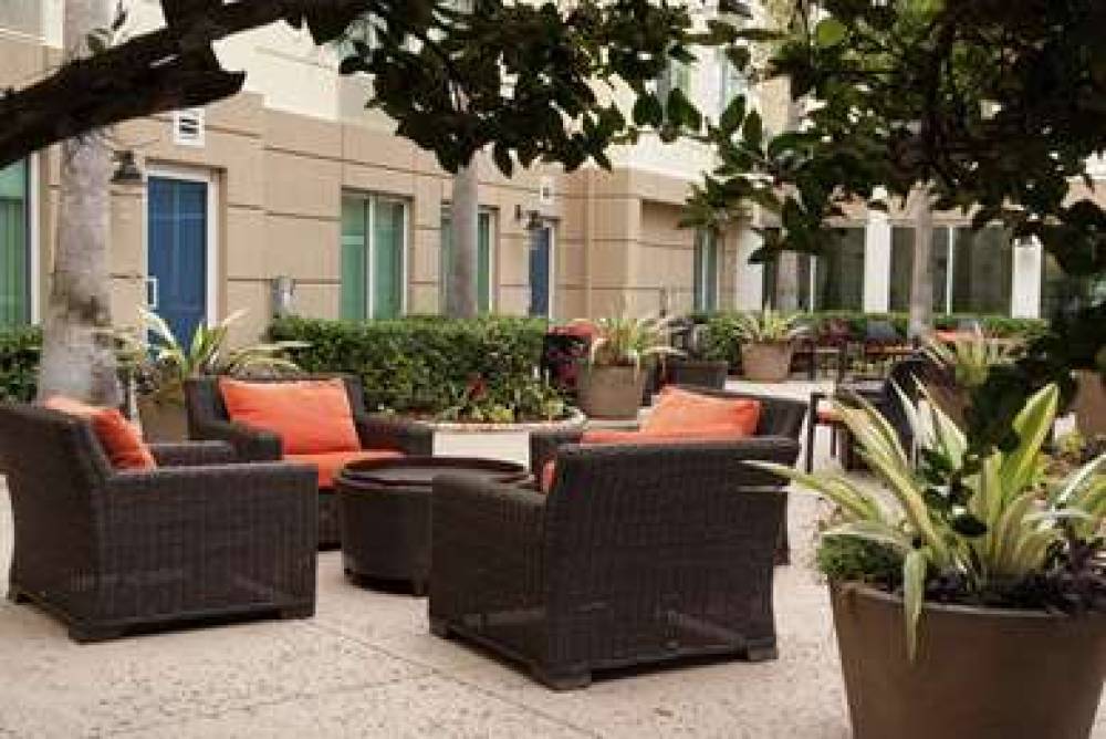 Hilton Garden Inn Orlando Airport 2