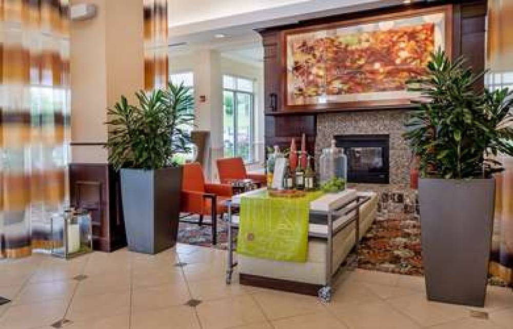 HILTON GARDEN INN ST. LOUIS AIRPORT 5