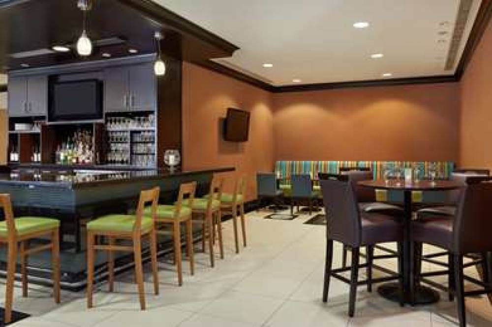 Hilton Garden Inn Toronto Airport West/Mississaug 8