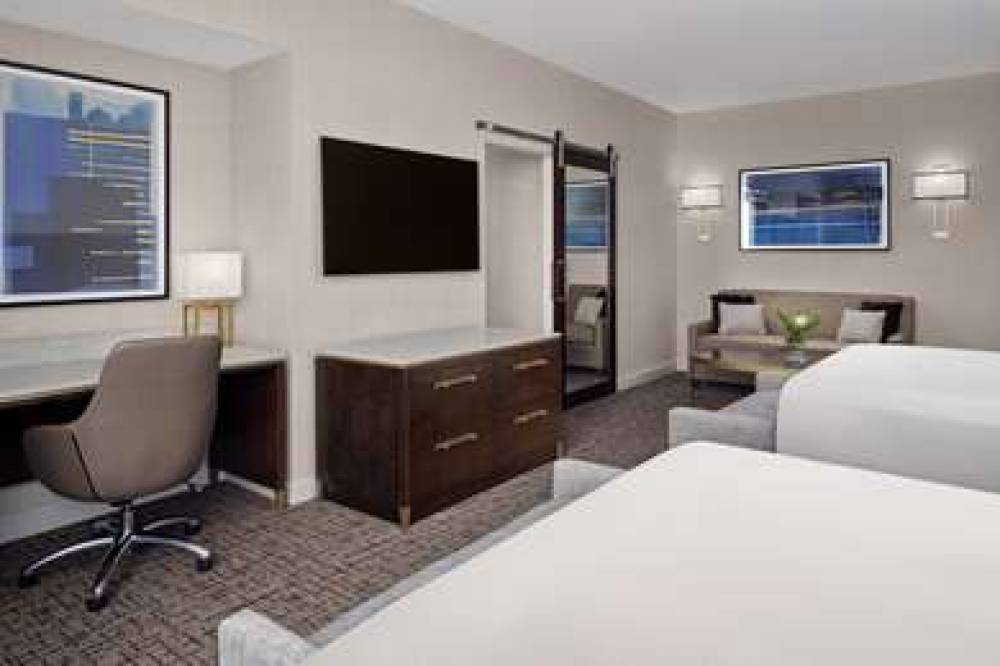 Hilton Indianapolis Hotel &amp; Suites 10