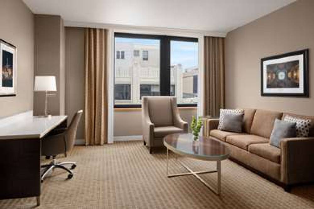 Hilton Indianapolis Hotel &amp; Suites 9