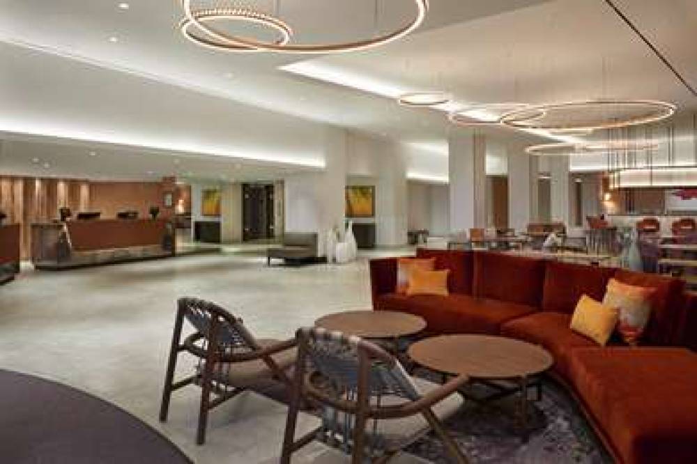 Hilton Toronto Airport Hotel &amp; Suites 3