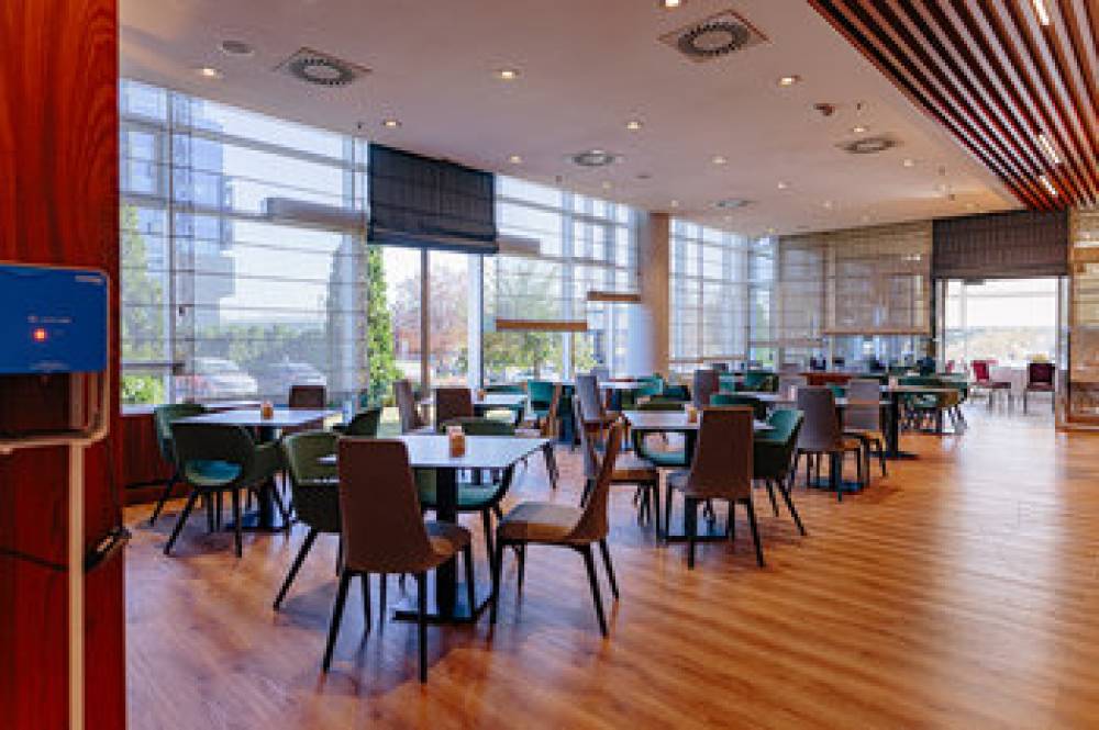 Holiday Inn BELGRADE 10