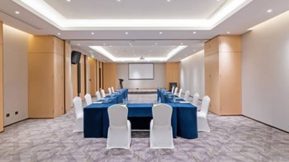 HOLIDAY INN CHONGQING GUANYINQIAO 9