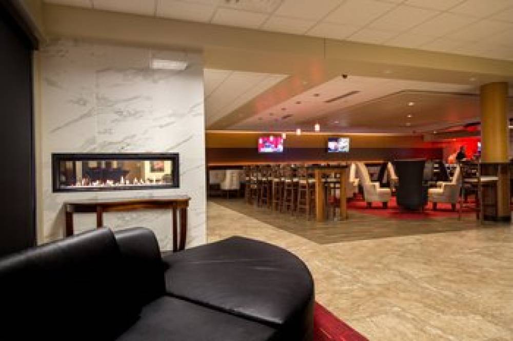 Holiday Inn DES MOINES-AIRPORT/CONF CENTER 4