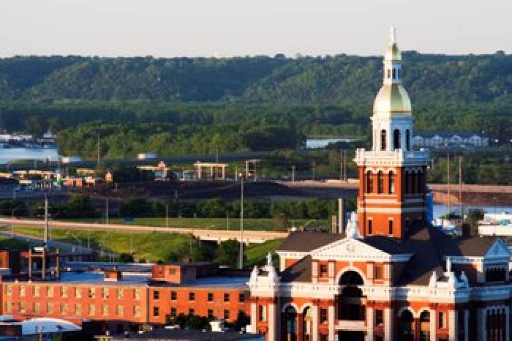 Holiday Inn DUBUQUE/GALENA 8