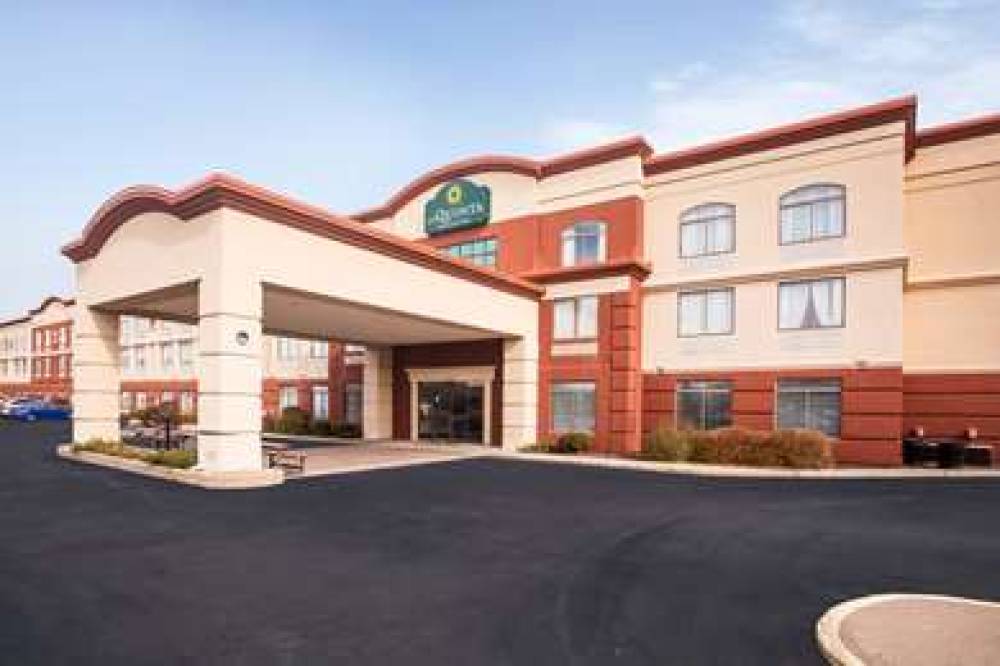 HOLIDAY INN EXP AIRPORT 5