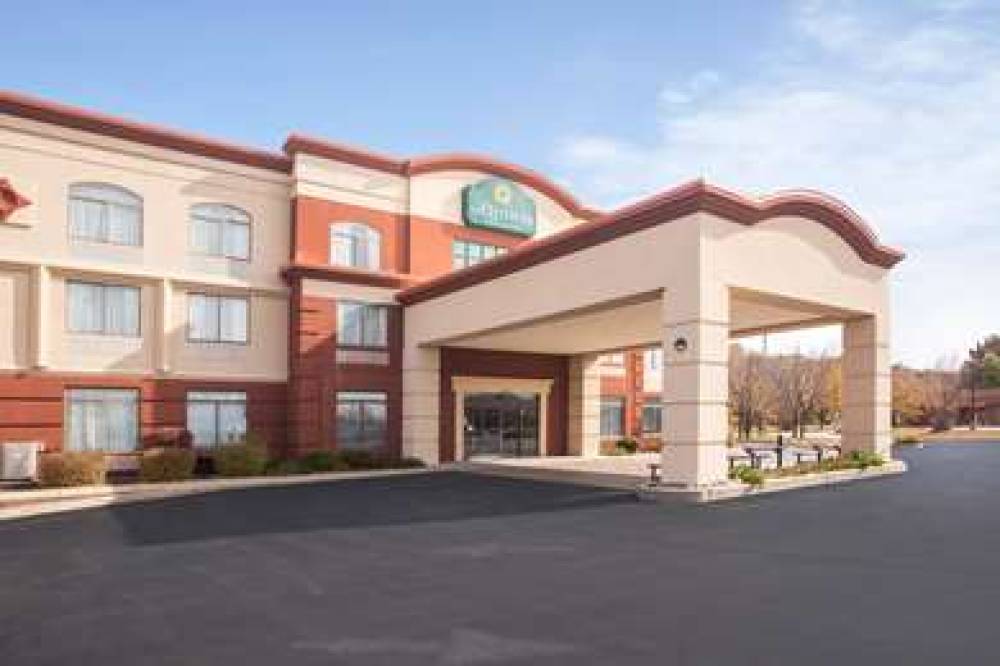 HOLIDAY INN EXP AIRPORT 6