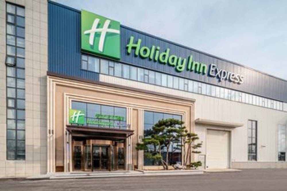 HOLIDAY INN EXP AIRPORT ZONE 5