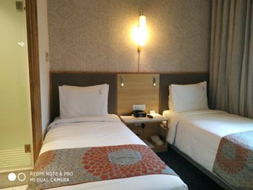 HOLIDAY INN EXP BANJARA HILLS 1