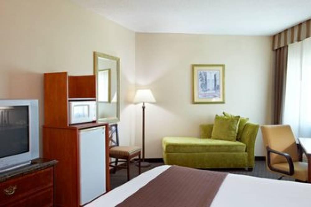 HOLIDAY INN EXP BEACH BLVD 2