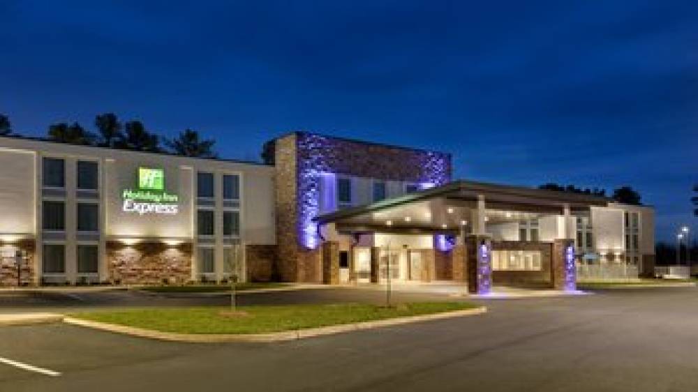 HOLIDAY INN EXP BUSCH GARDENS AREA 1