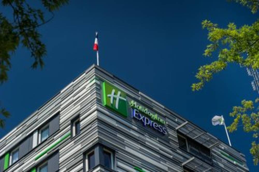 HOLIDAY INN EXP CENTRE 4