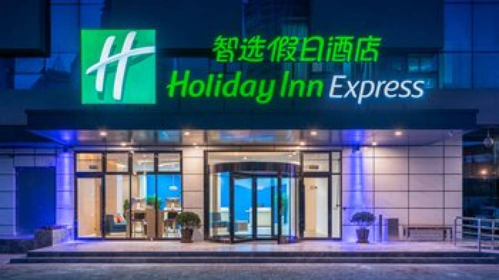 HOLIDAY INN EXP CITY CENTER 3