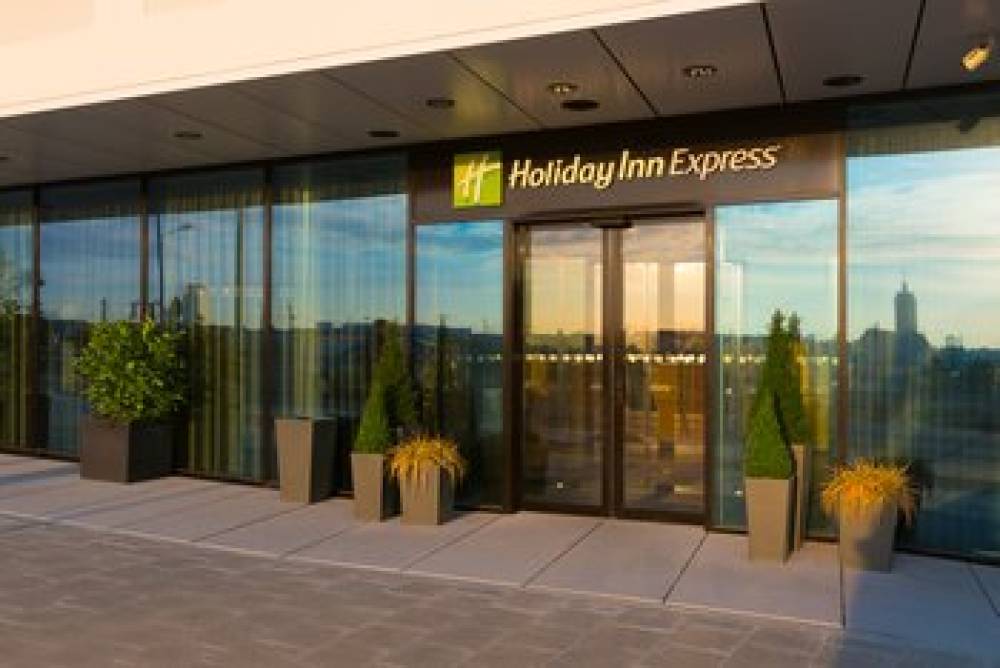 HOLIDAY INN EXP CITY WEST 5