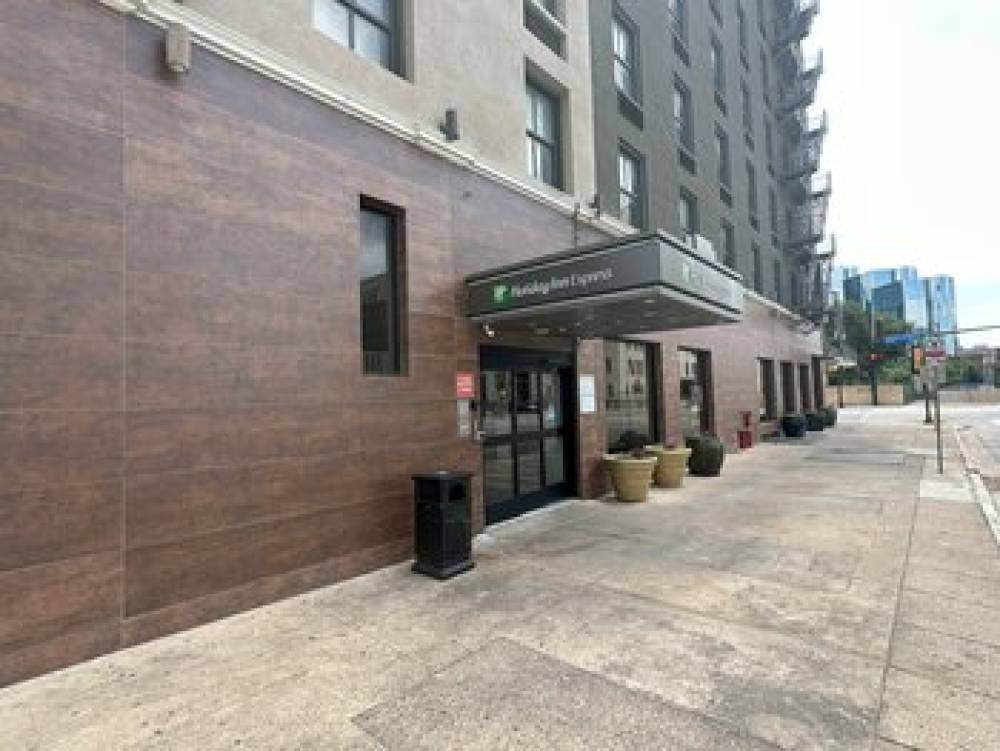 HOLIDAY INN EXP DOWNTOWN 1