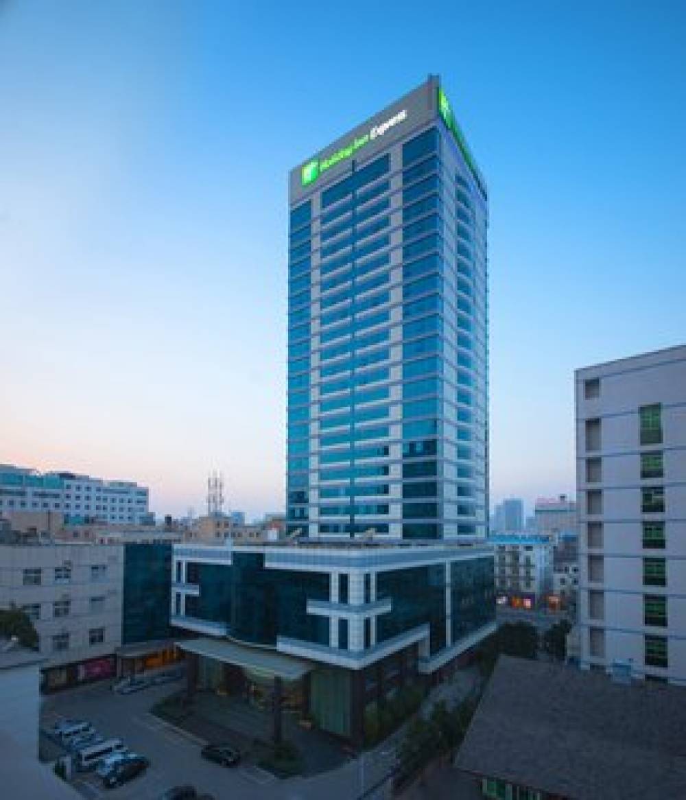 HOLIDAY INN EXP DOWNTOWN 8