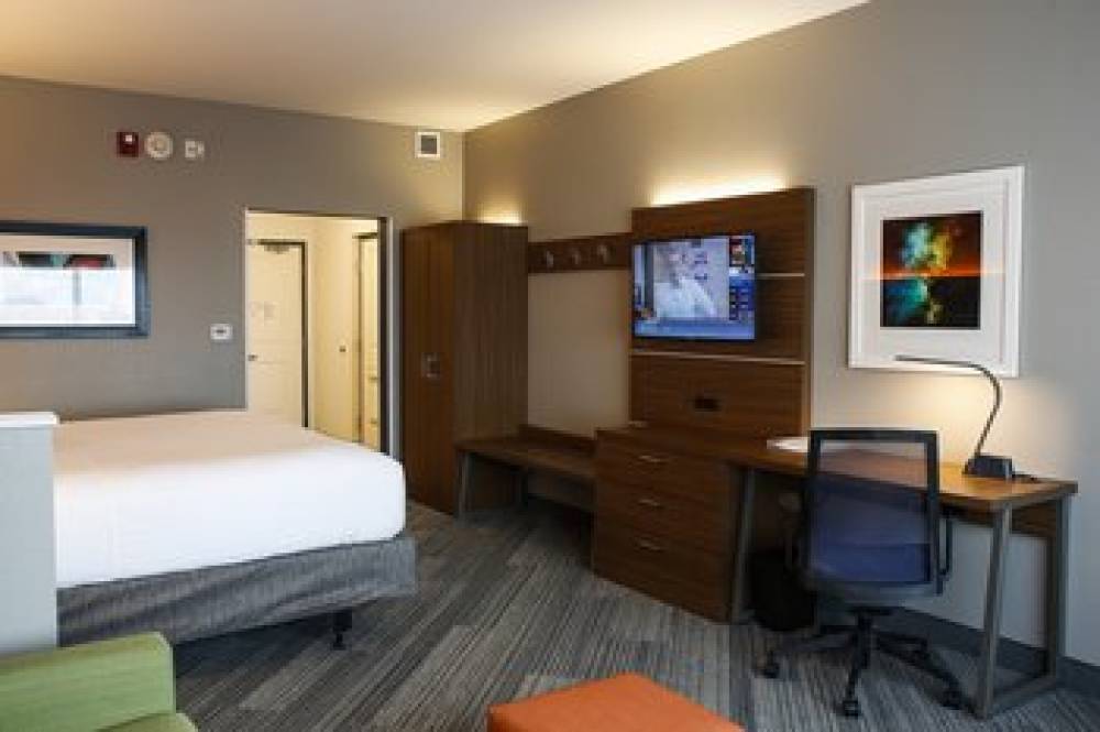 HOLIDAY INN EXP EVANSVILLE 5