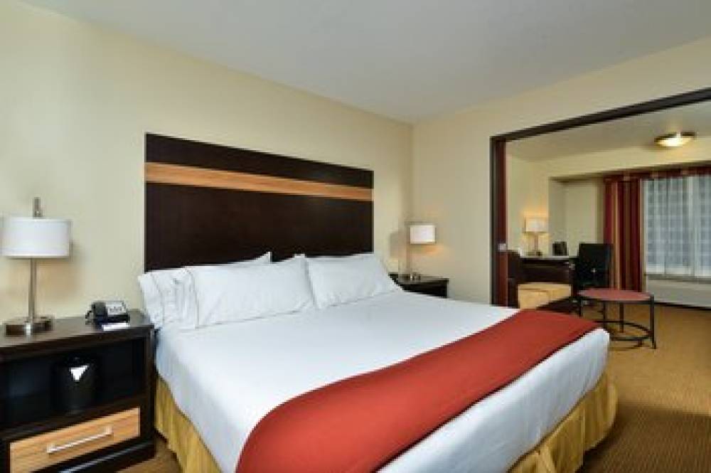 HOLIDAY INN EXP GLADSTONE 8