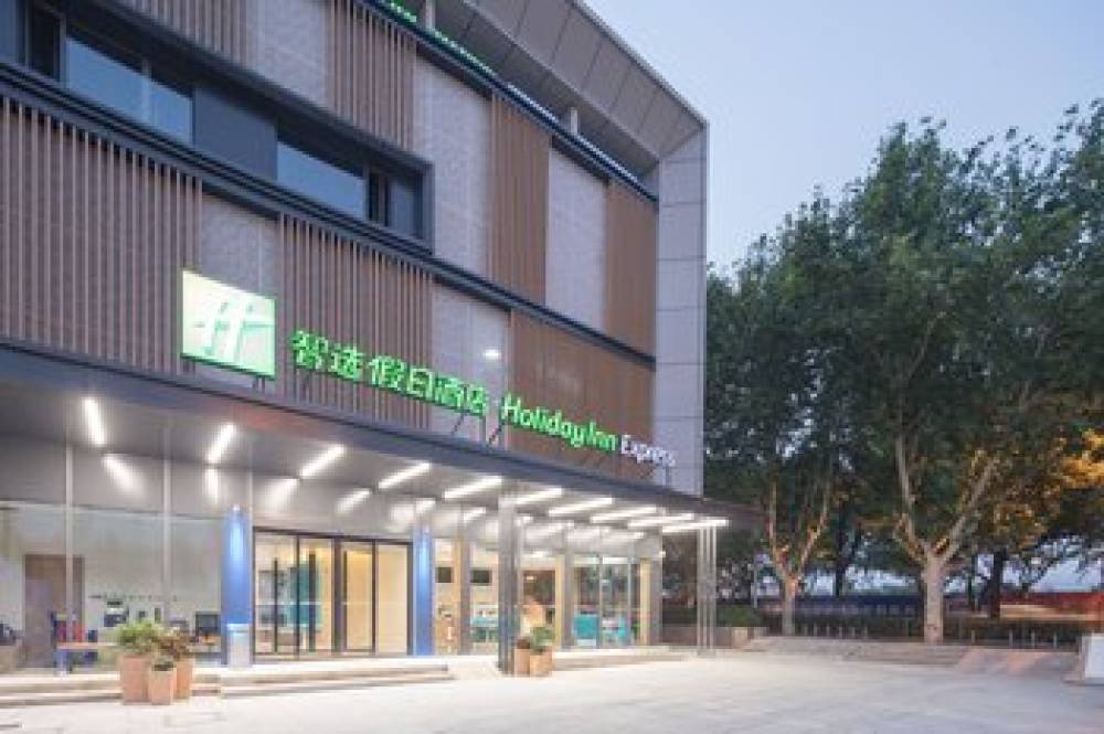 HOLIDAY INN EXP JIADING CENTER 1